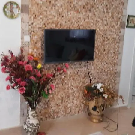 Сasa de vacaciones Nature House With Garden In *